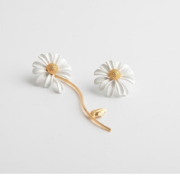 kate spade Jewelry Kate Spade Bloom Daisy Asymmetric Earrings Poshmark
